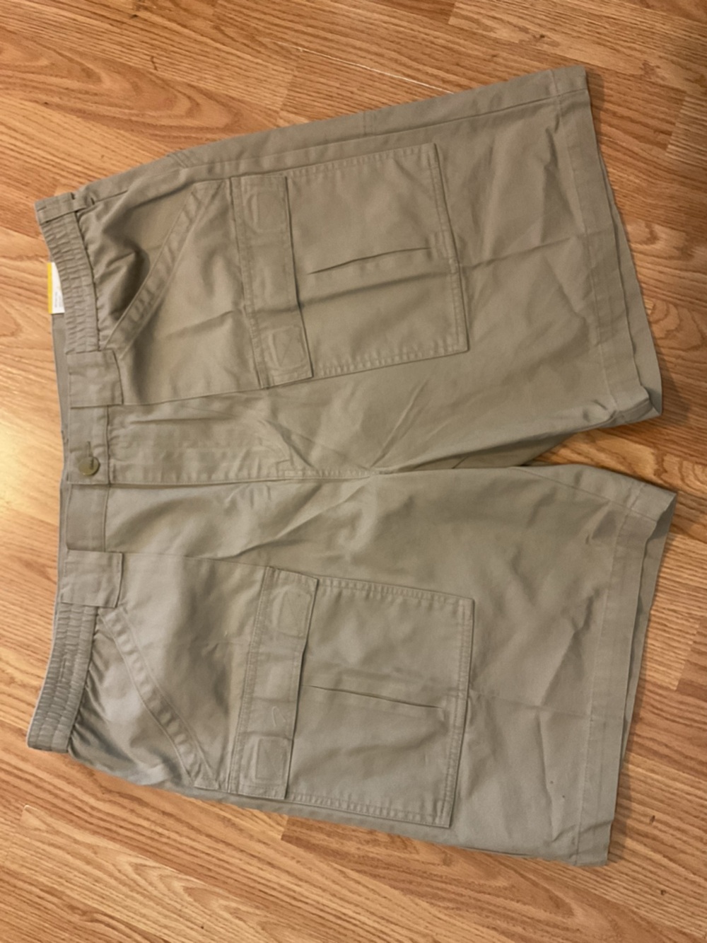 NWT:CABELA’S MEN CARGO SHORTS KHAKI 42x9